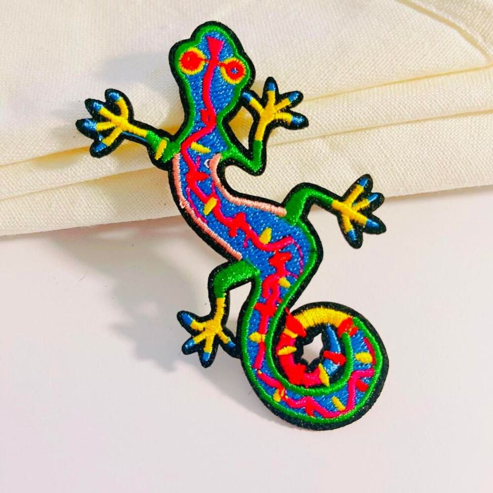 A24015-Rainbow Lizard-color-Iron on Patch‎